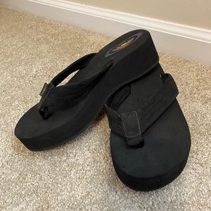 Like New Rainbow platform sandals